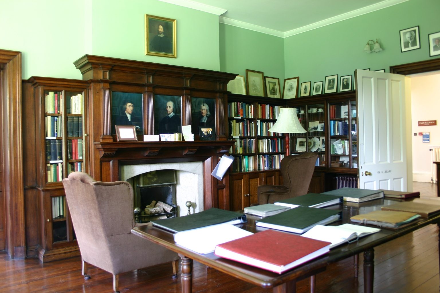 The Linacre, Harvey and Sydenham triptych, Osler-McGovern Centre, Oxford, UK - 01.JPG